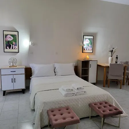 Aparthotel Pyrgos 2*