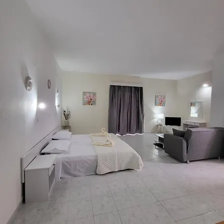 Pyrgos Hotel Apartments 2*
