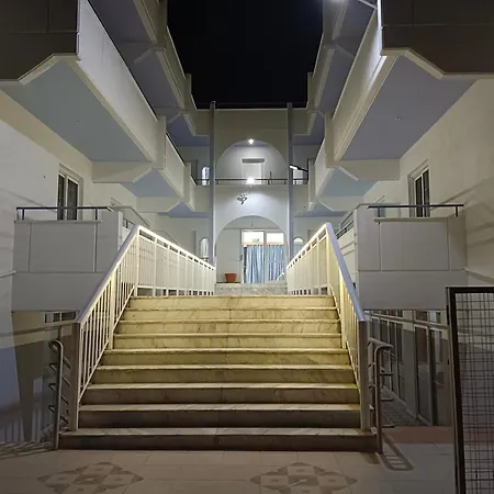 Pyrgos Aparthotel 2*