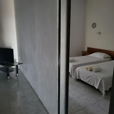 Pyrgos 2* Kremastí