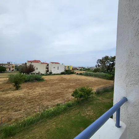 Pyrgos شقة فندقية 2*